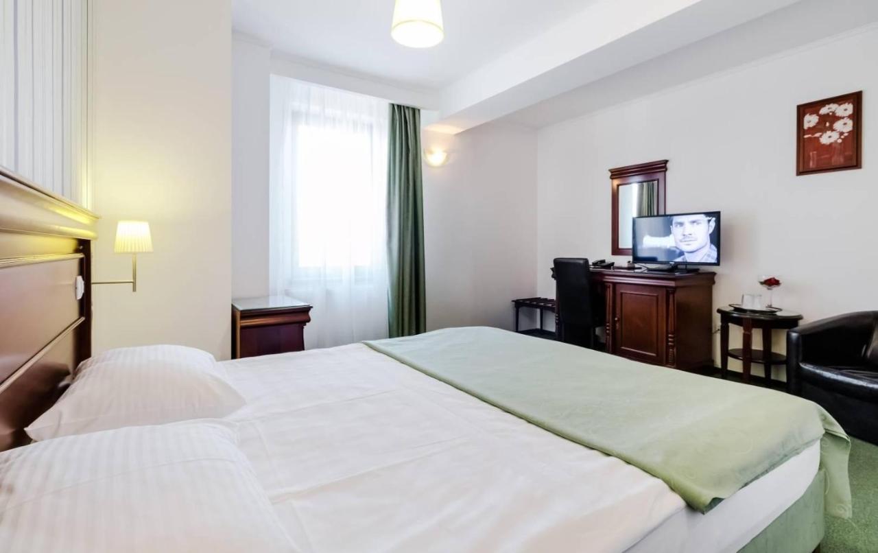 Hotel Bulevard Făgăraş المظهر الخارجي الصورة