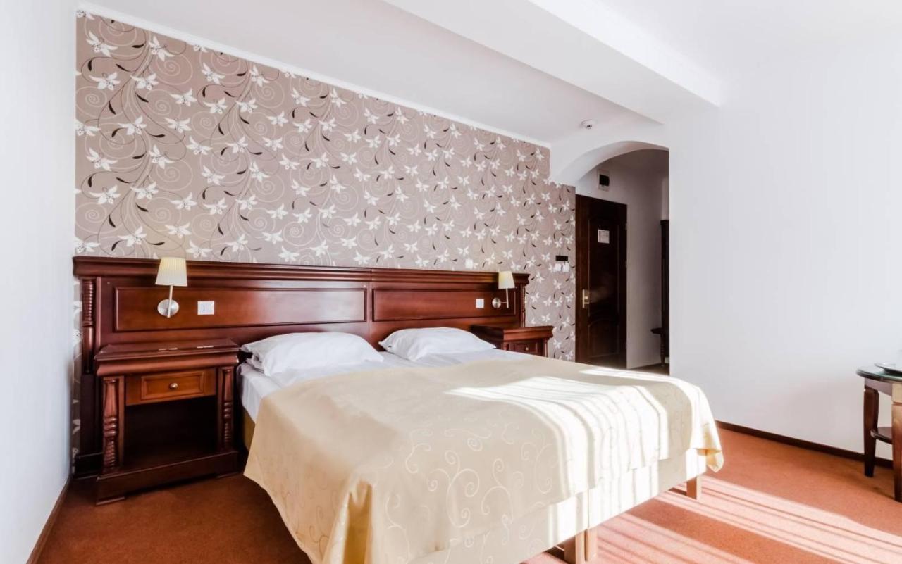 Hotel Bulevard Făgăraş المظهر الخارجي الصورة