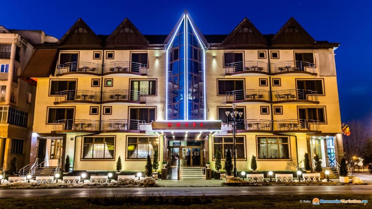 Hotel Bulevard Făgăraş المظهر الخارجي الصورة