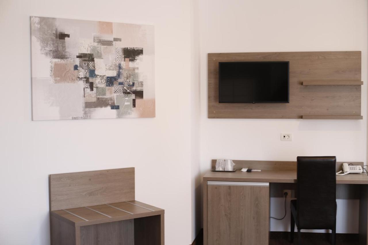 Hotel Bulevard Făgăraş المظهر الخارجي الصورة