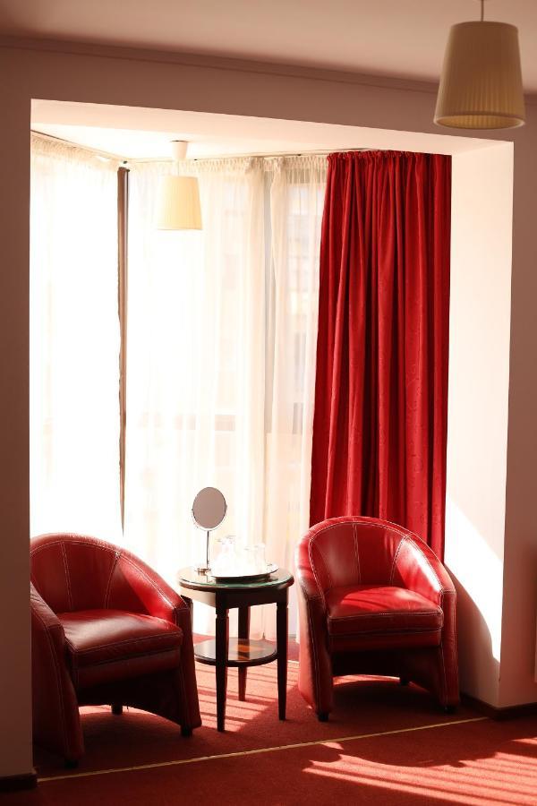 Hotel Bulevard Făgăraş المظهر الخارجي الصورة