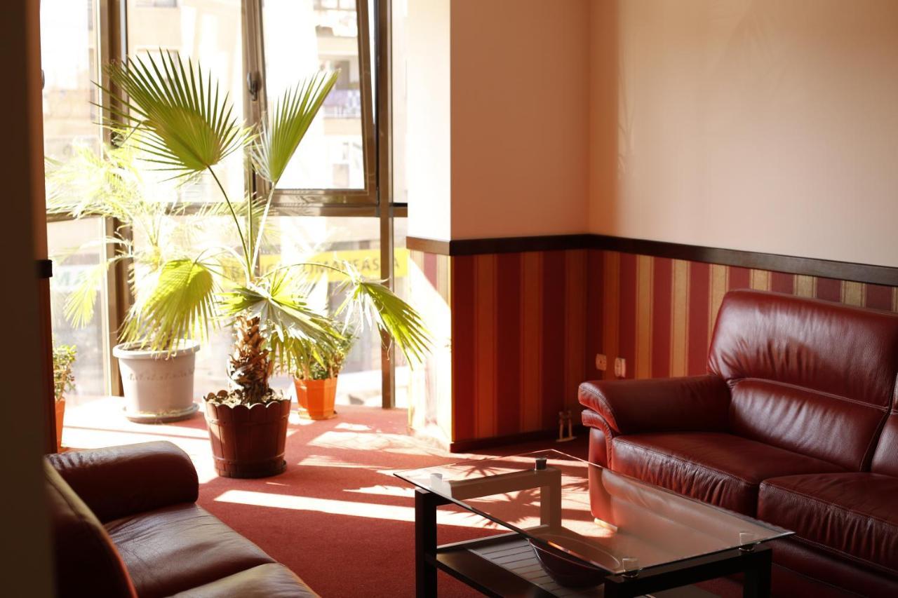 Hotel Bulevard Făgăraş المظهر الخارجي الصورة