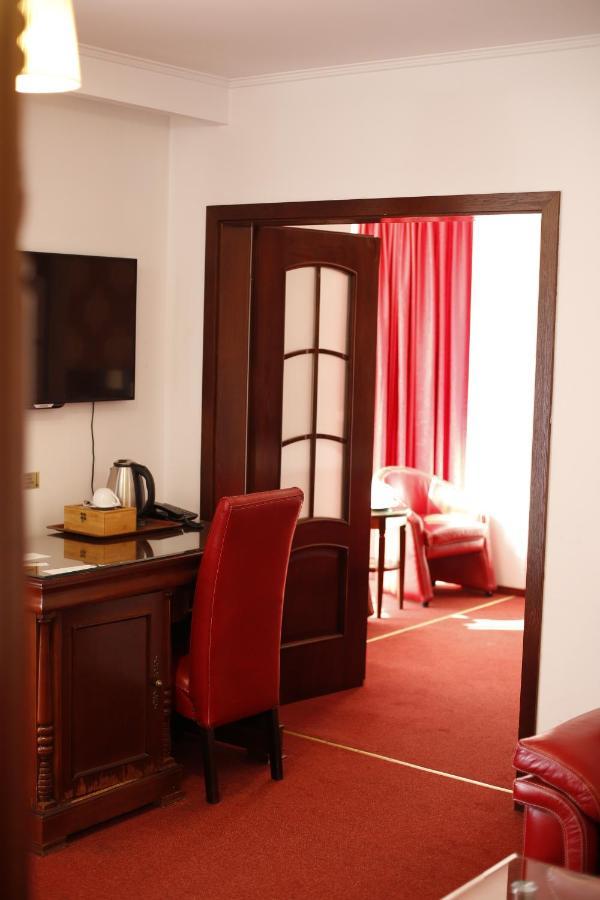 Hotel Bulevard Făgăraş المظهر الخارجي الصورة
