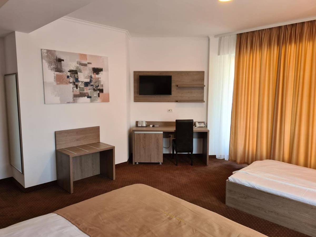 Hotel Bulevard Făgăraş المظهر الخارجي الصورة