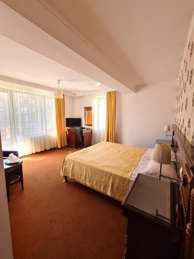 Hotel Bulevard Făgăraş المظهر الخارجي الصورة