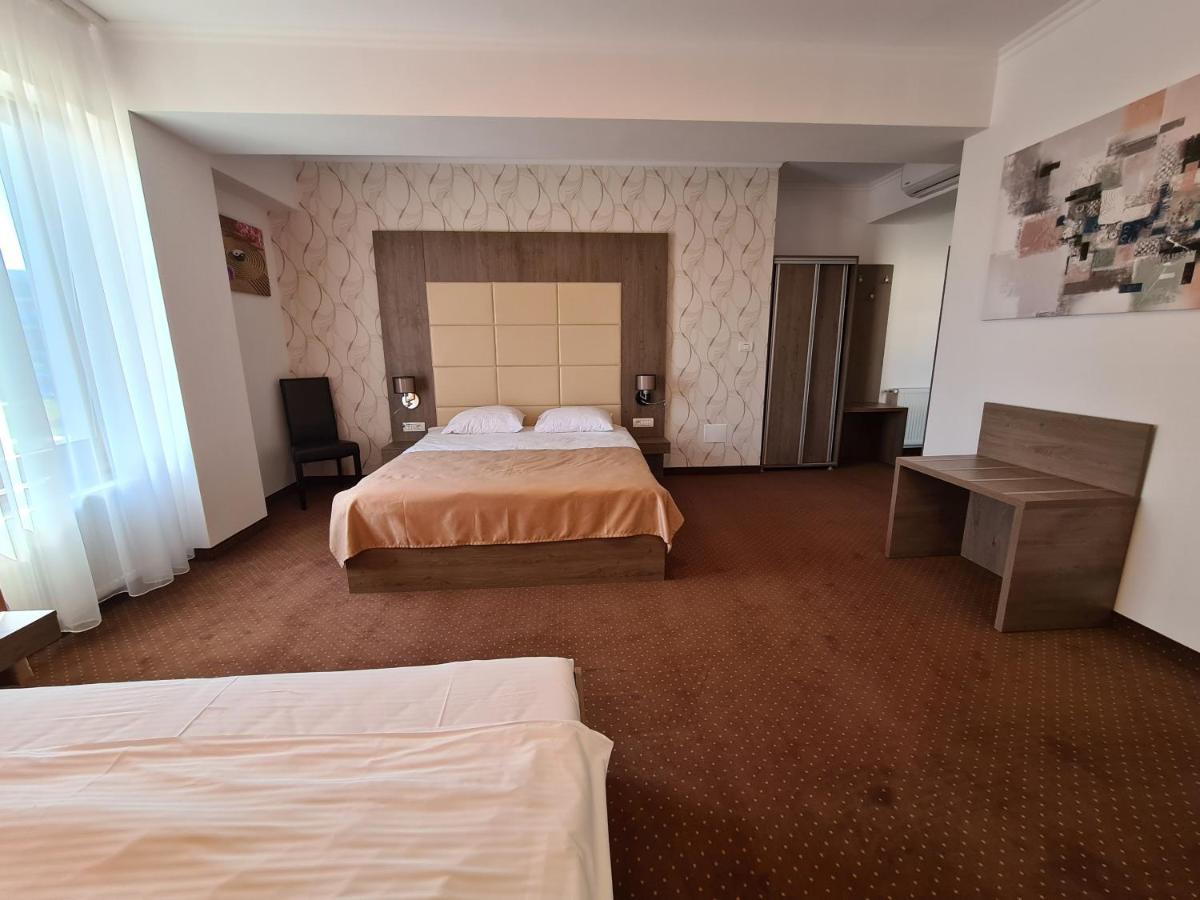 Hotel Bulevard Făgăraş المظهر الخارجي الصورة