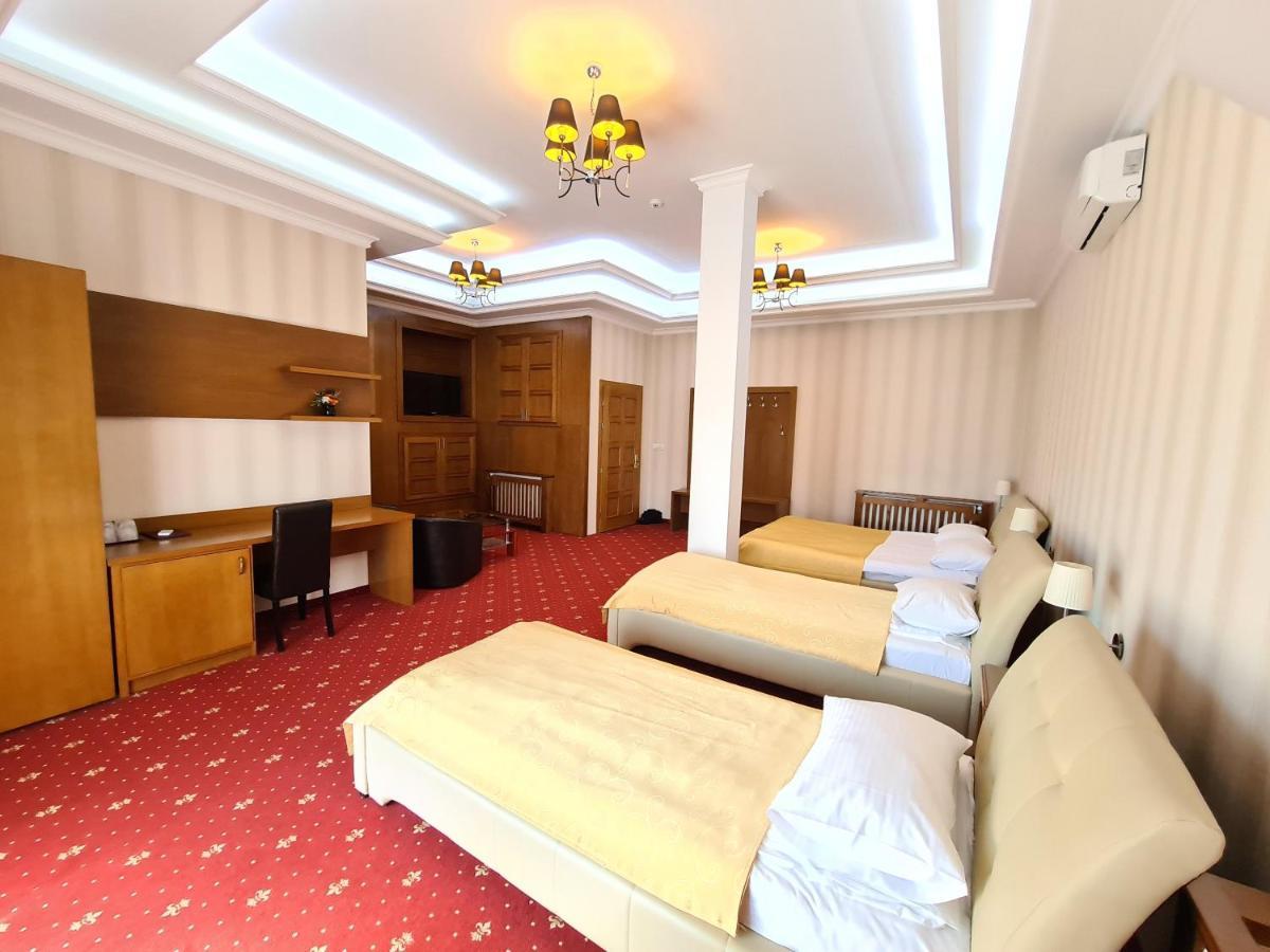 Hotel Bulevard Făgăraş المظهر الخارجي الصورة