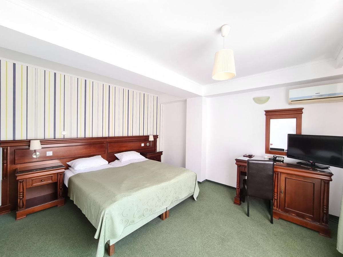 Hotel Bulevard Făgăraş المظهر الخارجي الصورة