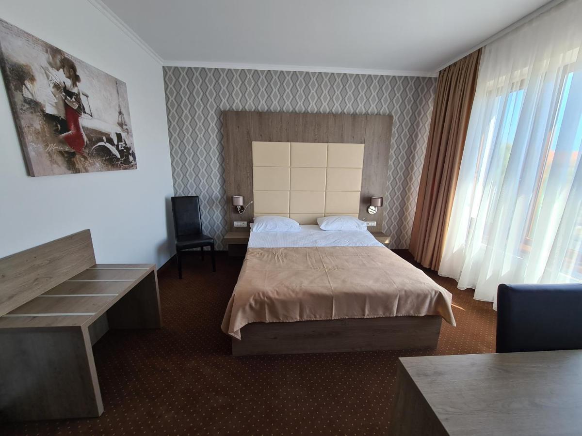 Hotel Bulevard Făgăraş المظهر الخارجي الصورة