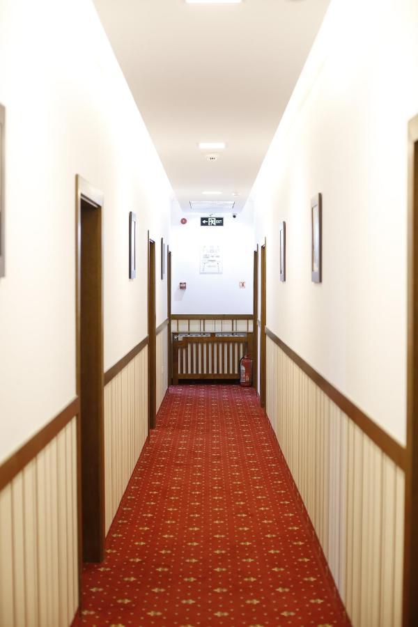 Hotel Bulevard Făgăraş المظهر الخارجي الصورة