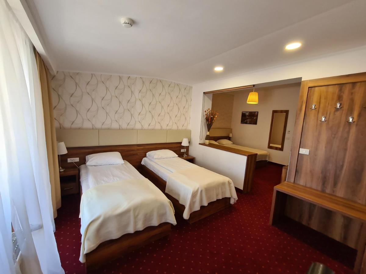 Hotel Bulevard Făgăraş المظهر الخارجي الصورة