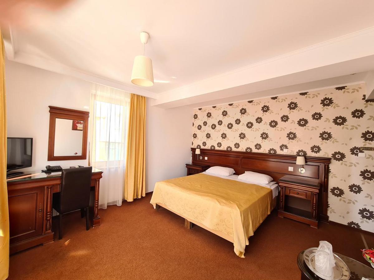 Hotel Bulevard Făgăraş المظهر الخارجي الصورة